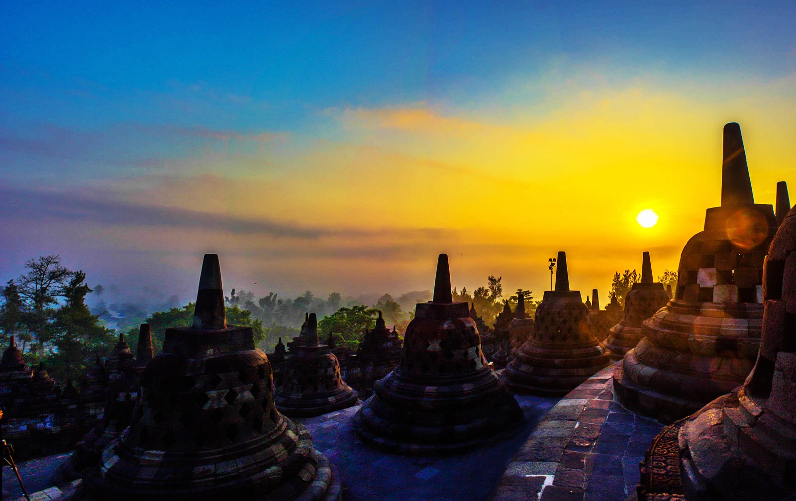 Borobudur | LAT.40
