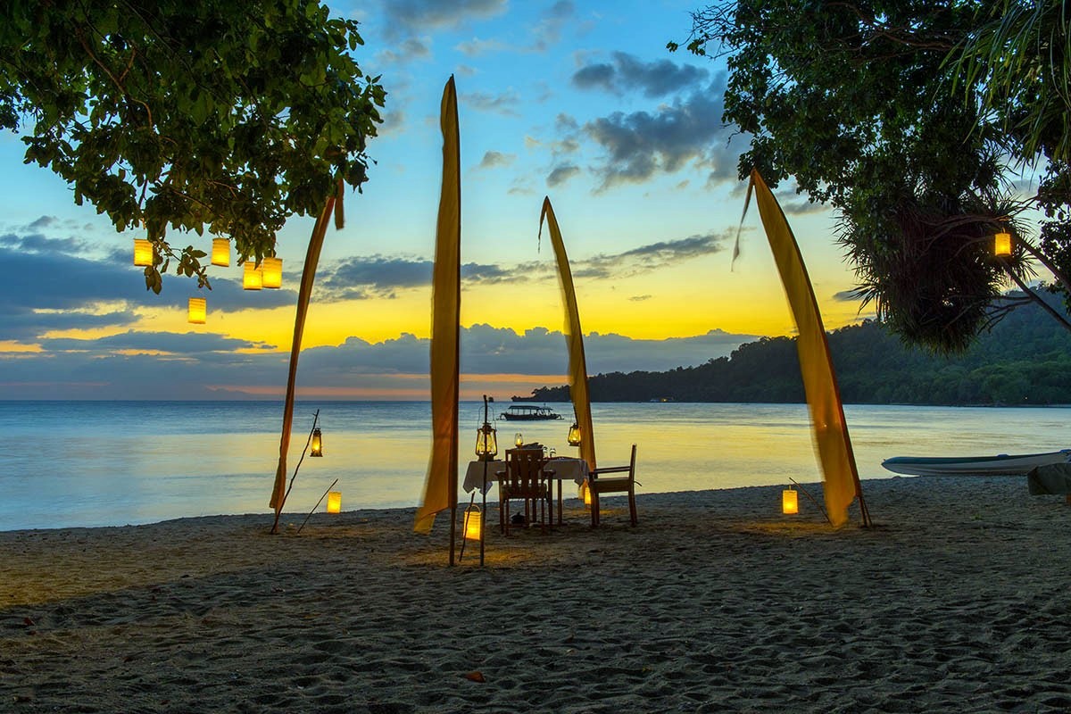 Moyo Island | LAT.40