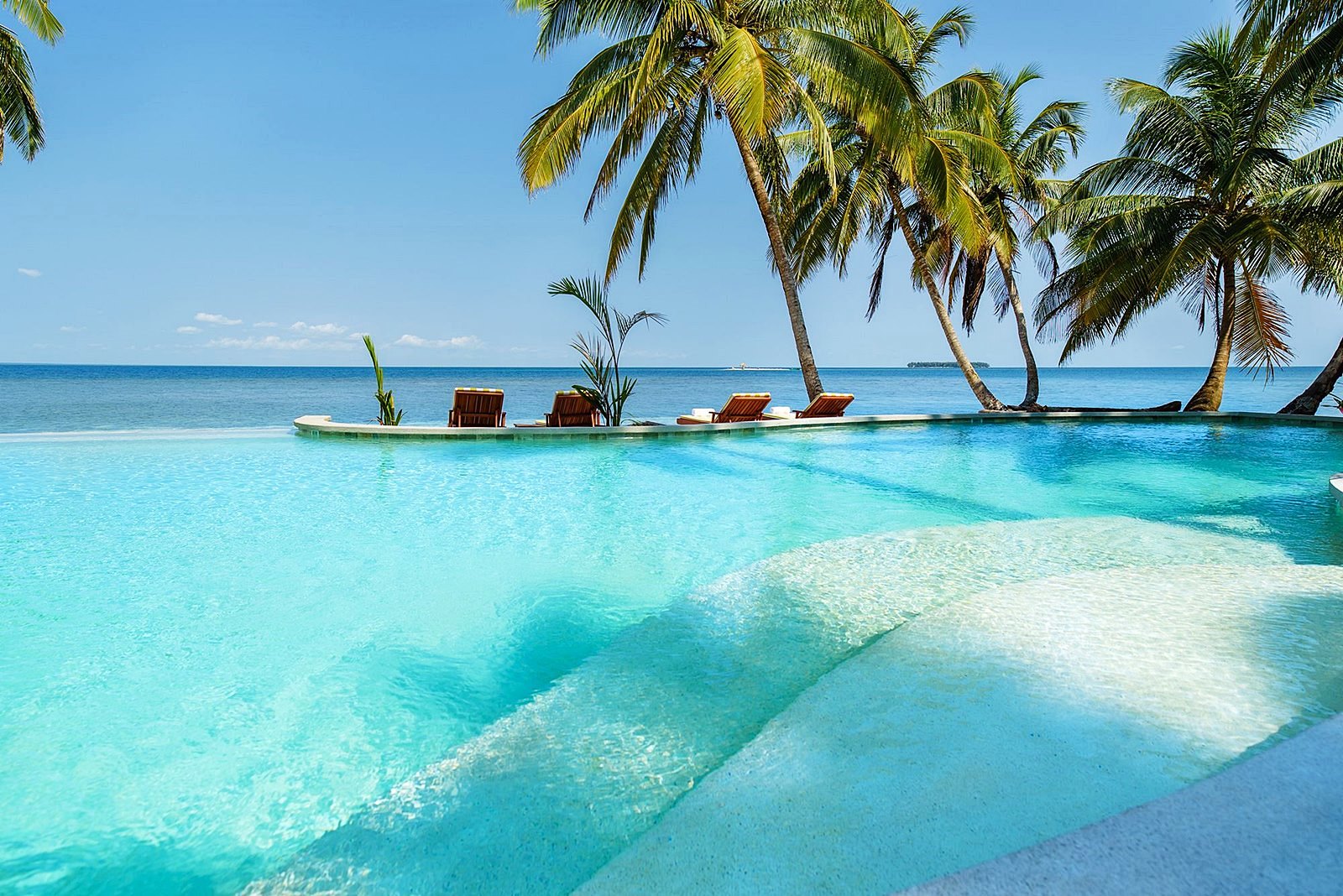 Calala Island | LAT.40