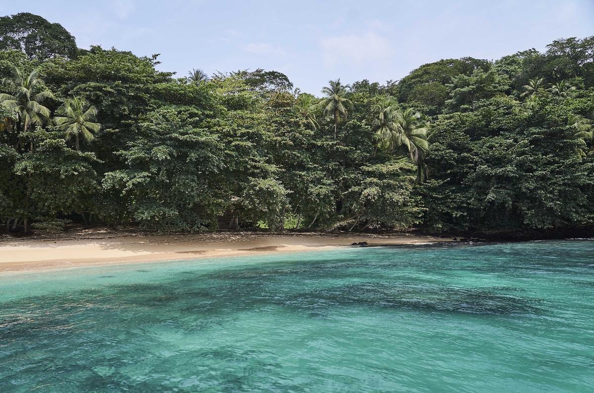 Roca Sundy en Isla Principe