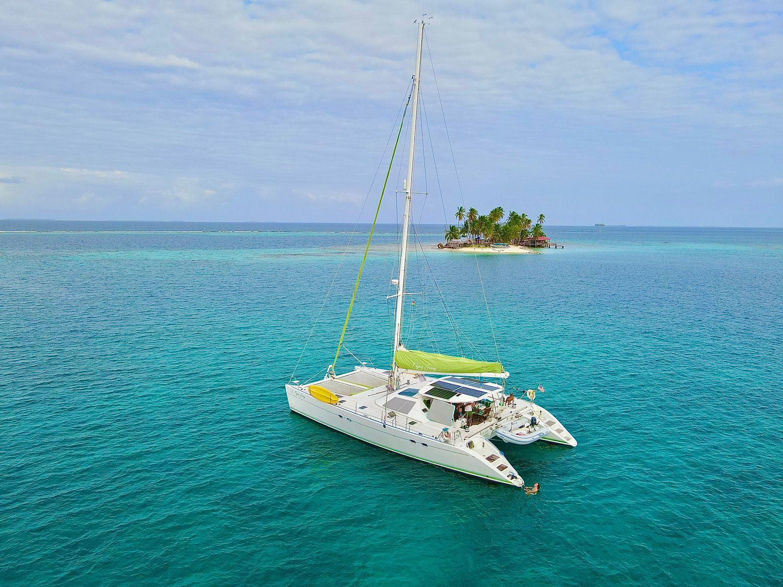 Lagoon 55 Catamaran en su destino