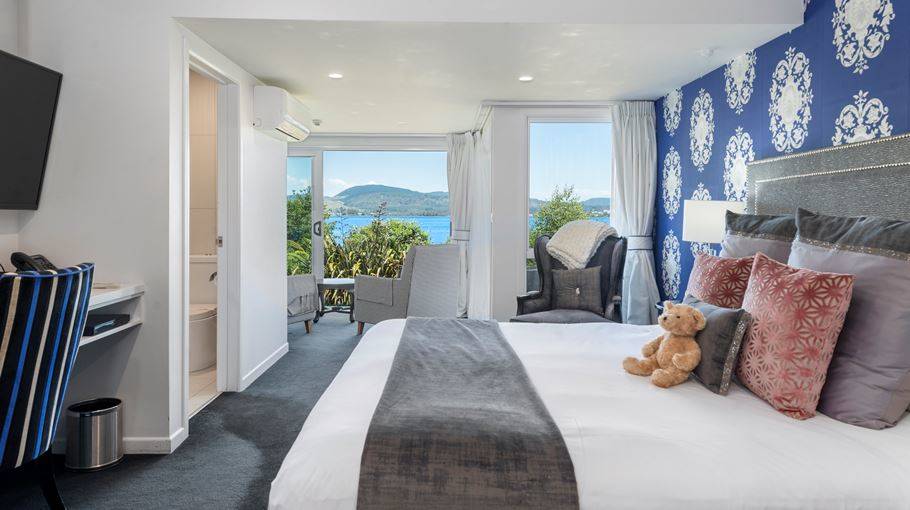 Black Swan Lakeside Boutique Hotel