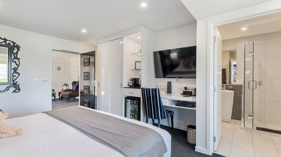 Black Swan Lakeside Boutique Hotel