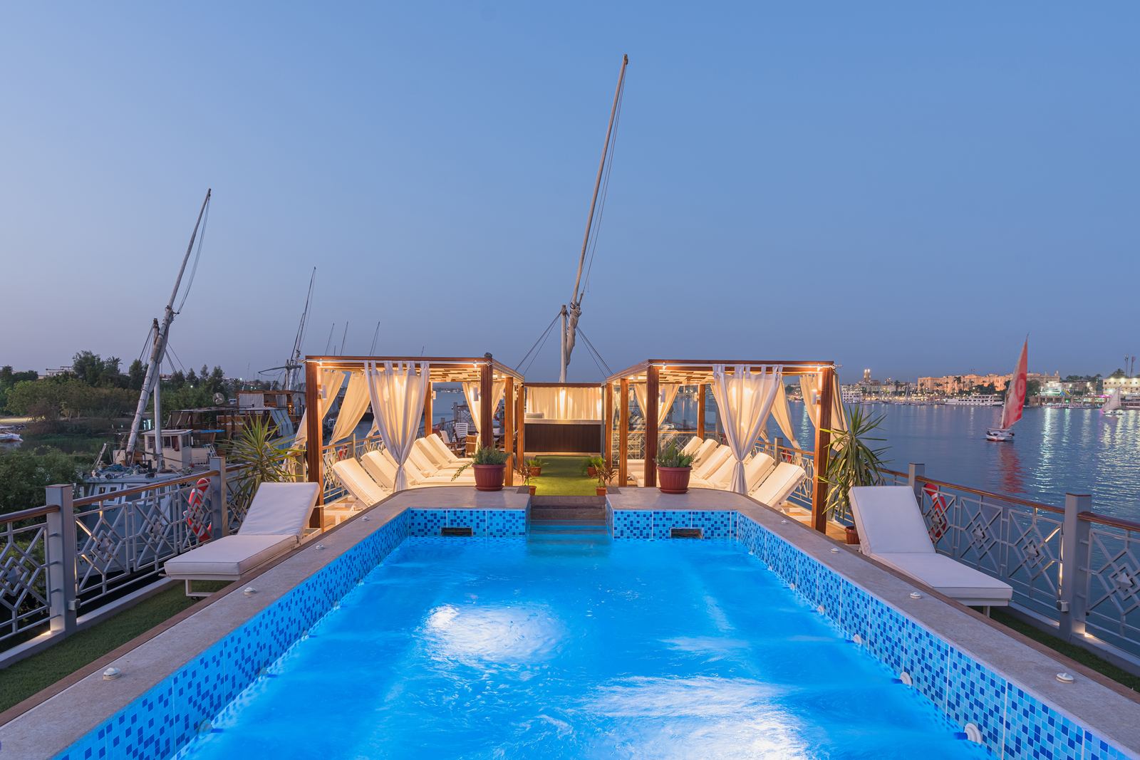 Merit Star 2 Luxury Dahabiya en su destino