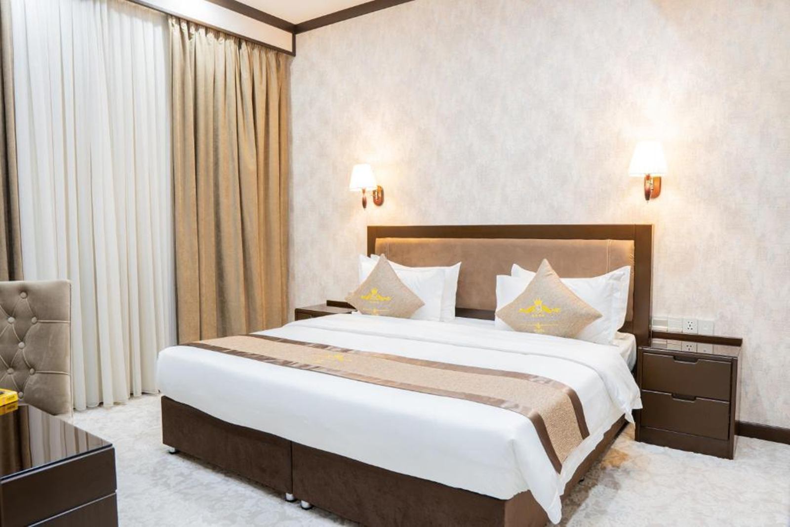 Qushbegi Plaza en su destino